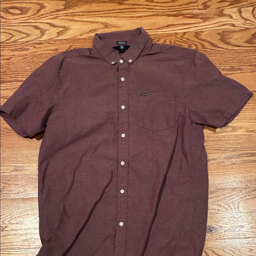 Volcom Men's maroon Short Sleeve Shirt size xl